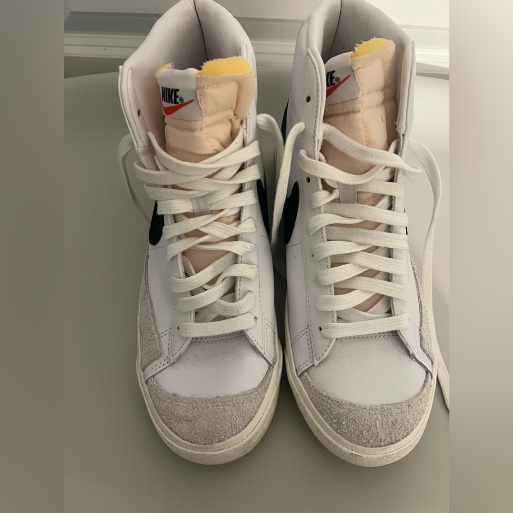 Nike high top blazers size 9 worn once great condition